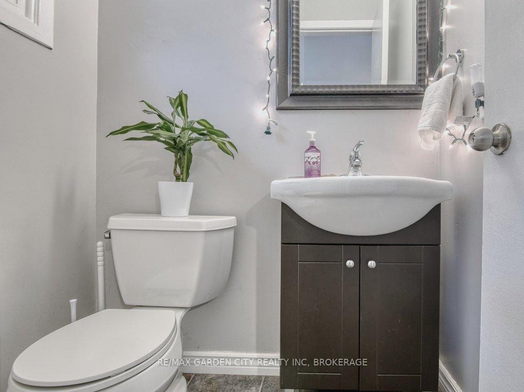 Photo 11 of 18 Prince Paul Crescent, St. Catharines, Lakeport — HOMEH