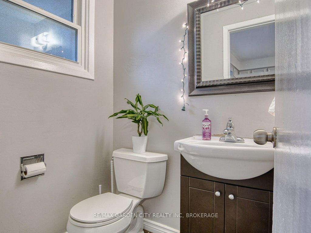 Photo 12 of 18 Prince Paul Crescent, St. Catharines, Lakeport — HOMEH