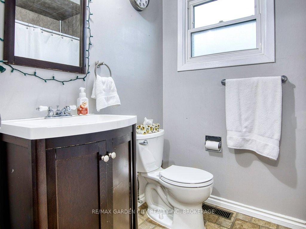 Photo 17 of 18 Prince Paul Crescent, St. Catharines, Lakeport — HOMEH