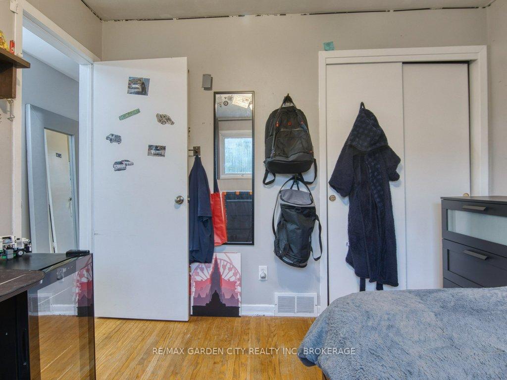 Photo 21 of 18 Prince Paul Crescent, St. Catharines, Lakeport — HOMEH