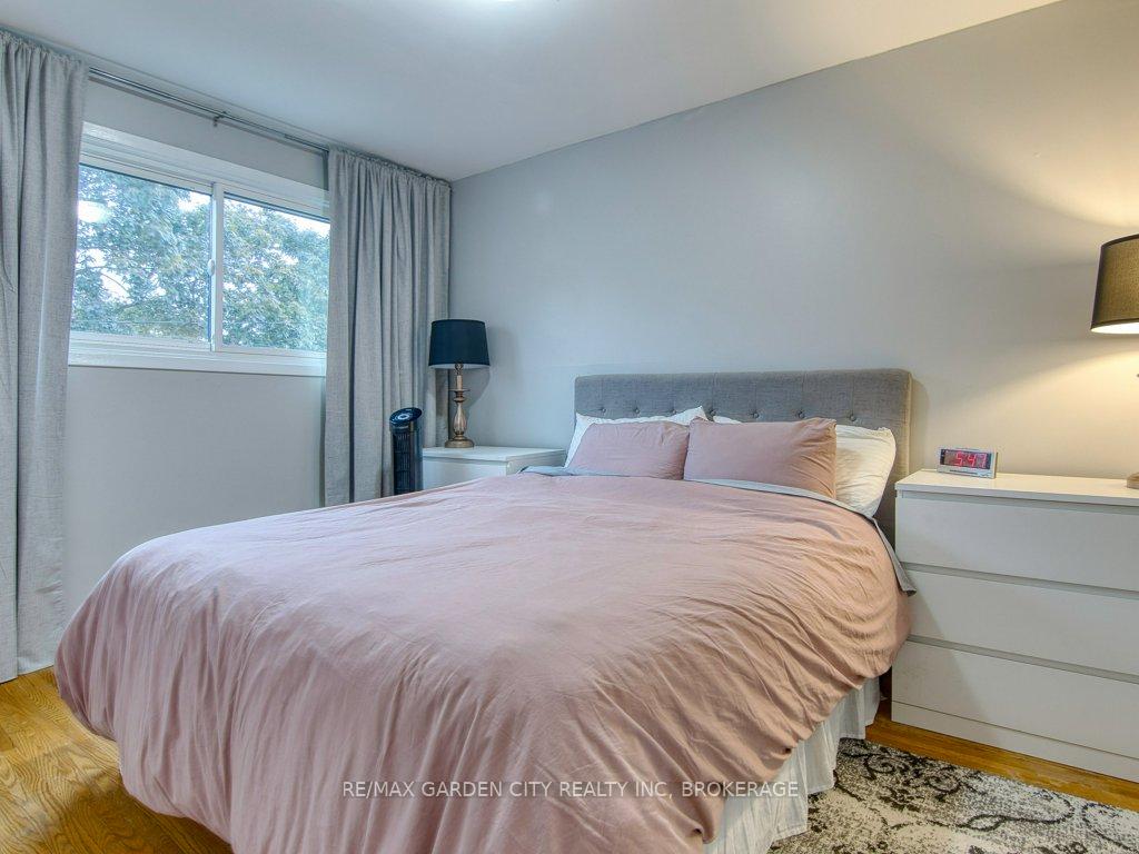 Photo 24 of 18 Prince Paul Crescent, St. Catharines, Lakeport — HOMEH