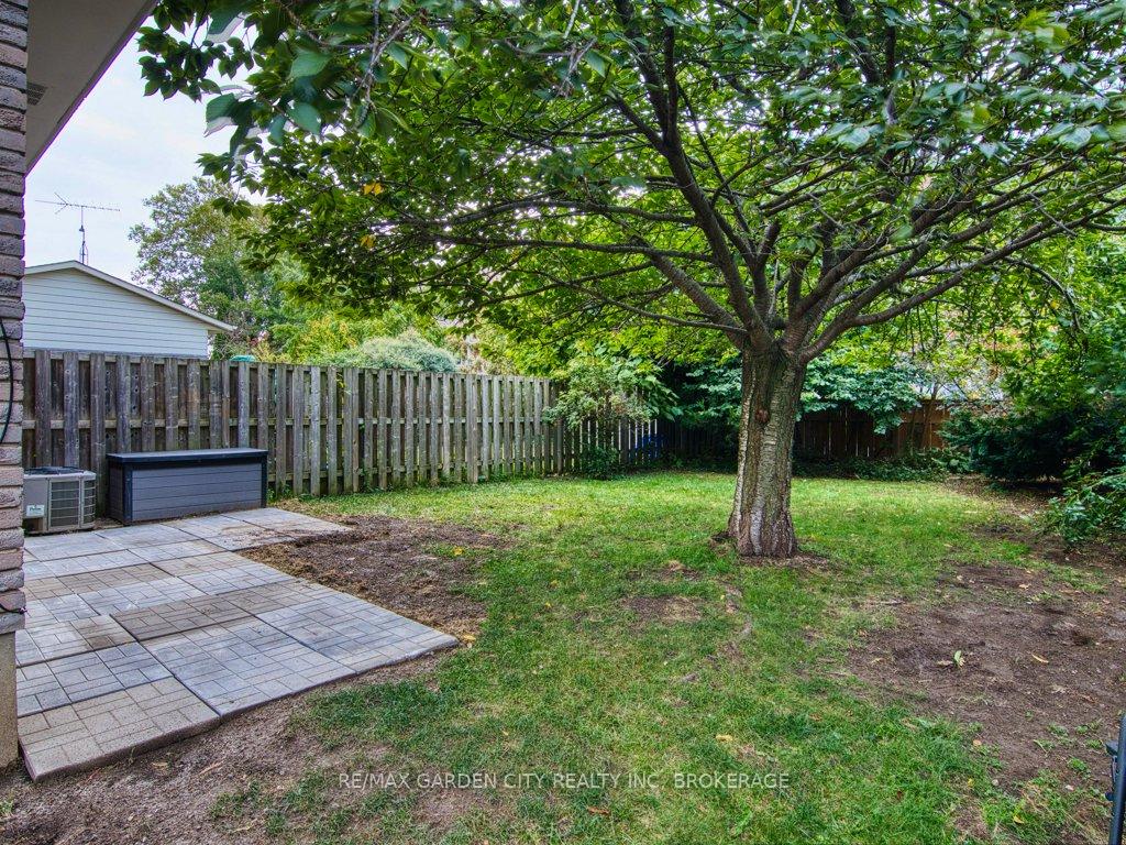 Photo 31 of 18 Prince Paul Crescent, St. Catharines, Lakeport — HOMEH
