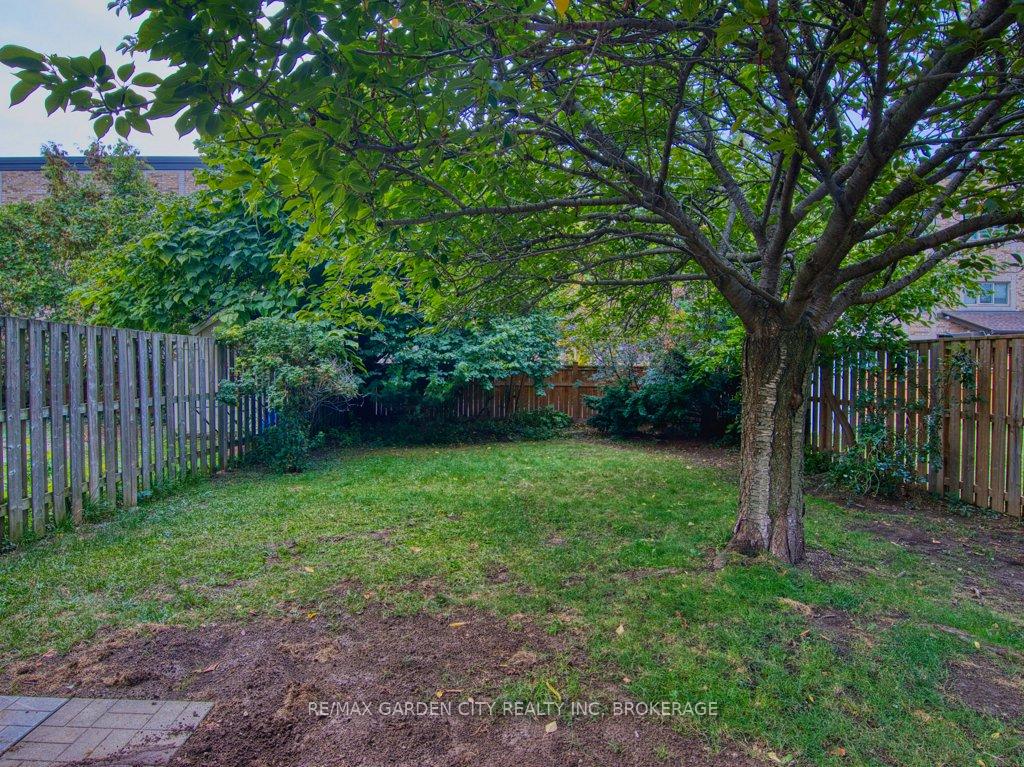 Photo 32 of 18 Prince Paul Crescent, St. Catharines, Lakeport — HOMEH