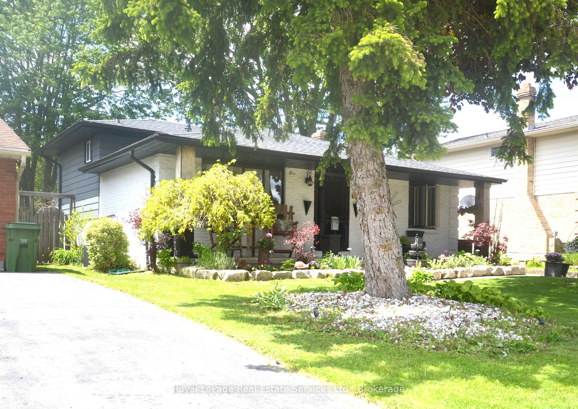 Photo 2 of 29 Mclarty Drive, St. Thomas — HOMEH
