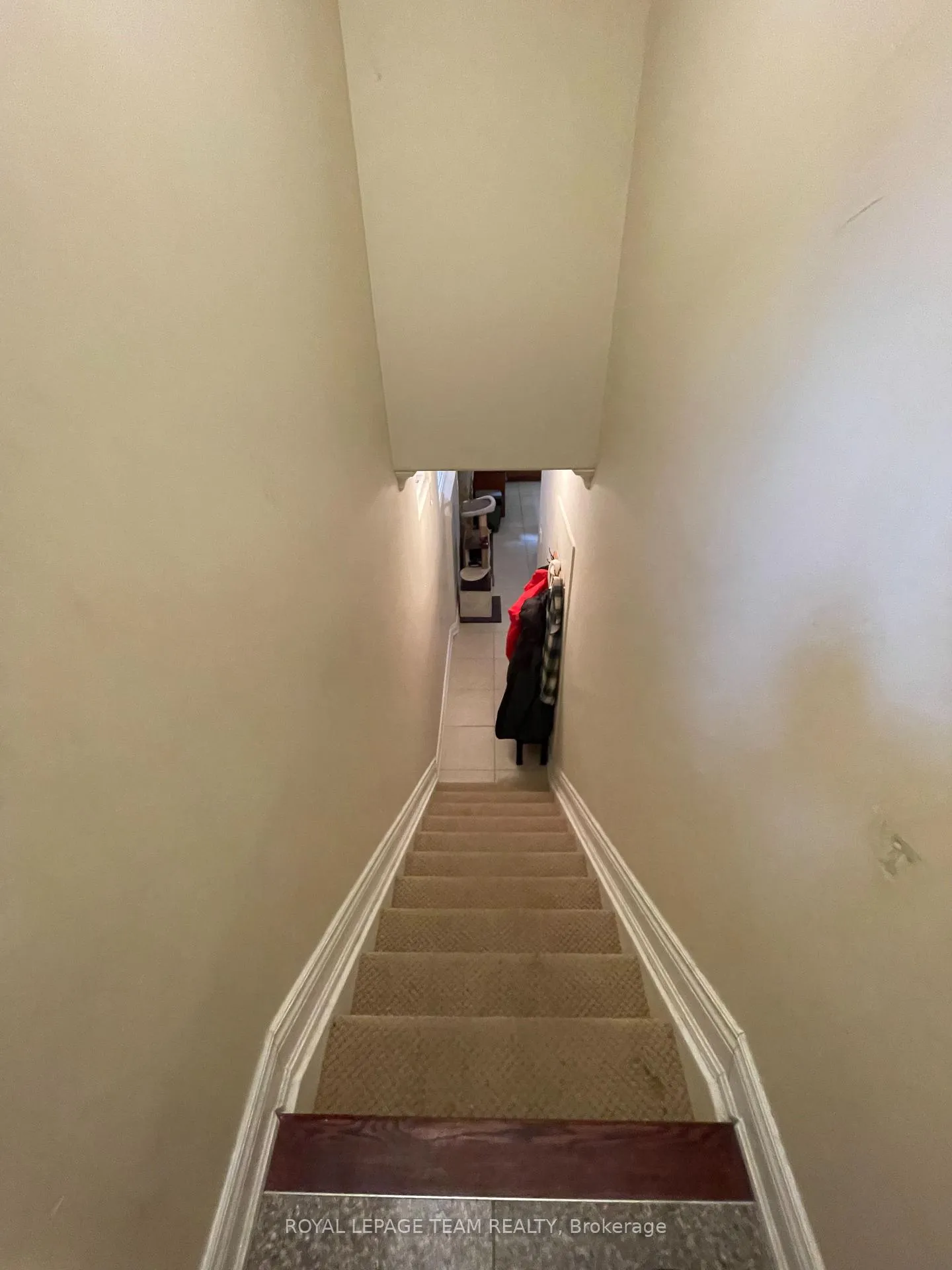 Photo 4 of Unit B, 526 Hilson Avenue, Ottawa, Westboro/Hampton Park — HOMEH