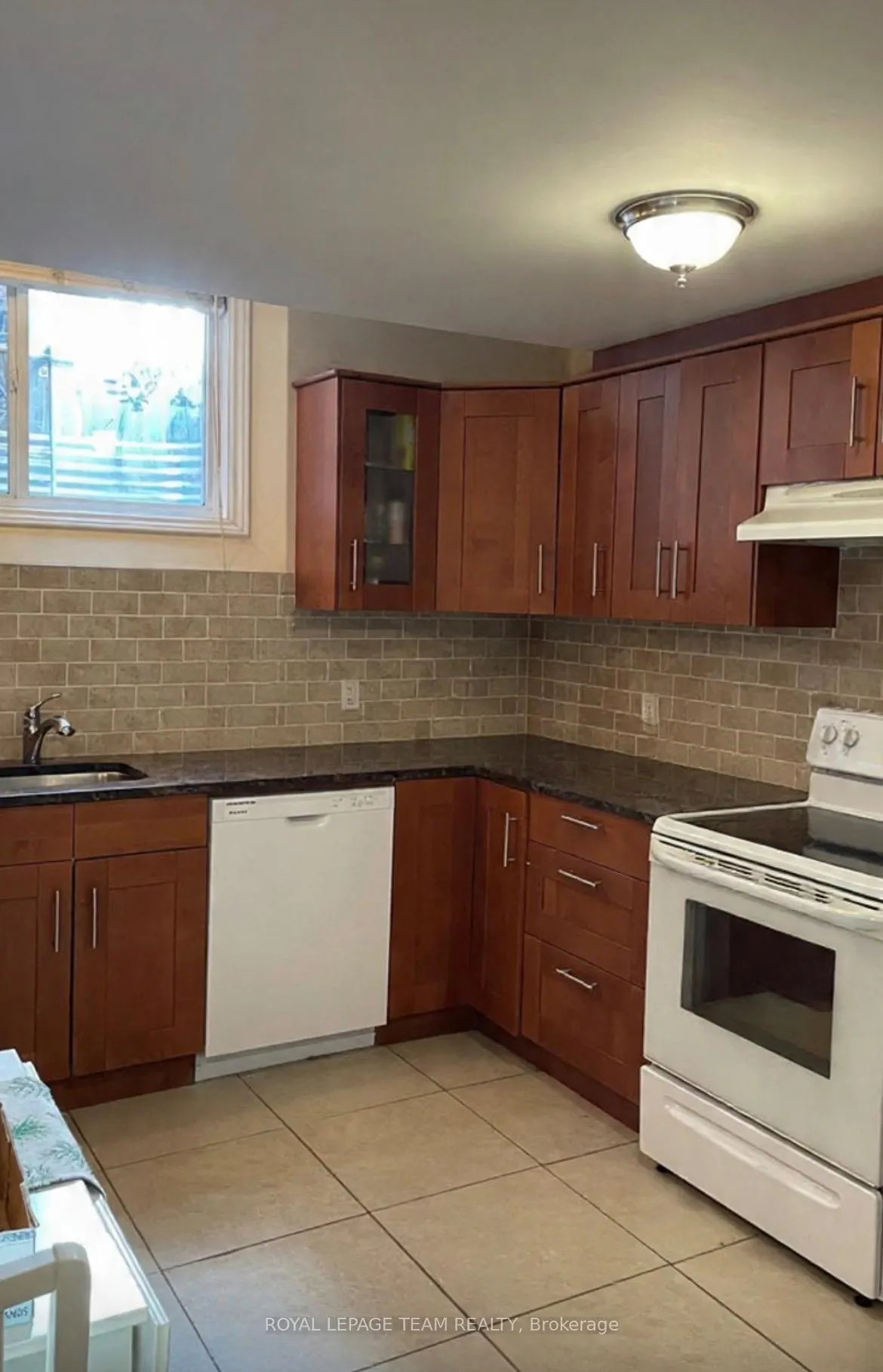 Photo 8 of Unit B, 526 Hilson Avenue, Ottawa, Westboro/Hampton Park — HOMEH