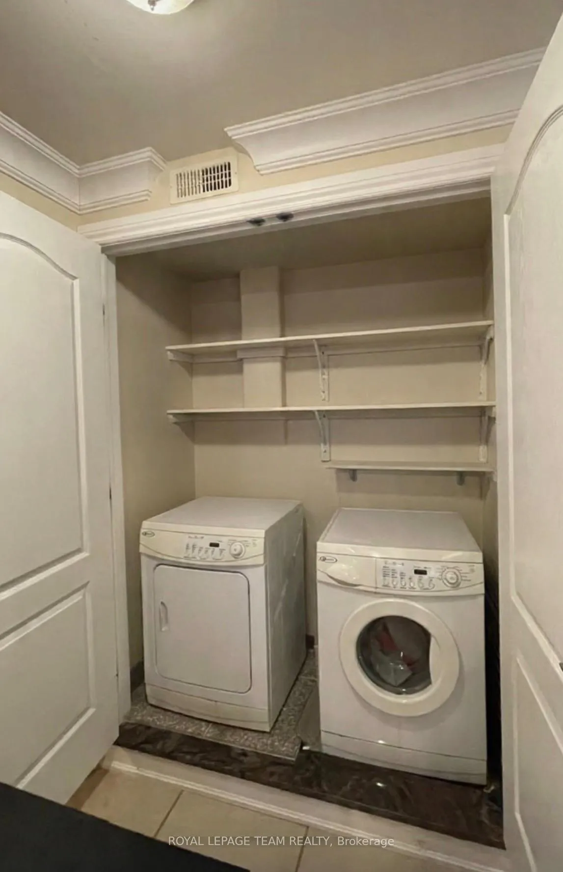 Photo 9 of Unit B, 526 Hilson Avenue, Ottawa, Westboro/Hampton Park — HOMEH