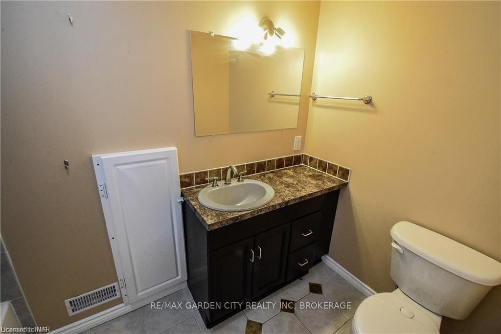Photo 4 of Unit Lower, 24 Clearview Heights, St. Catharines, Burleigh Hill — HOMEH