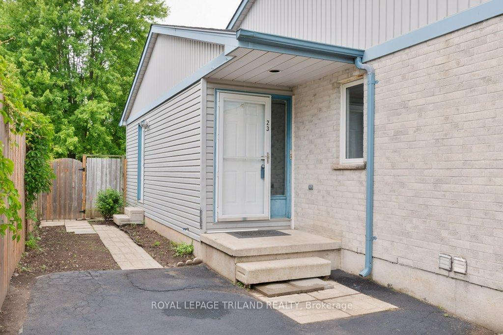 Photo 3 of 23 Steele Street, St. Thomas — HOMEH