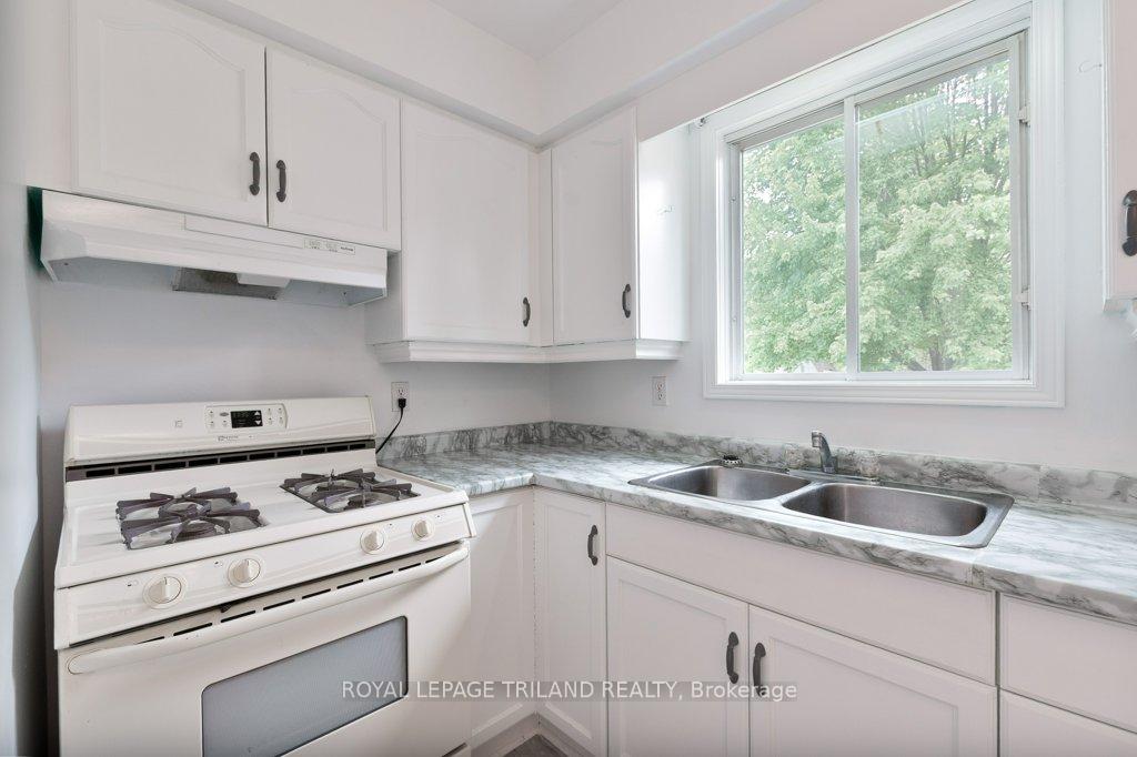 Photo 10 of 23 Steele Street, St. Thomas — HOMEH