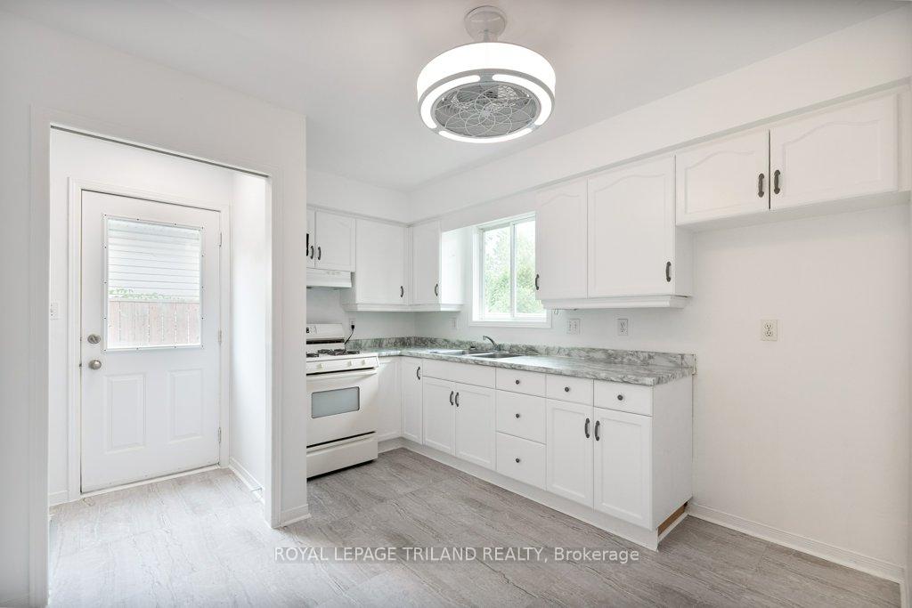 Photo 11 of 23 Steele Street, St. Thomas — HOMEH