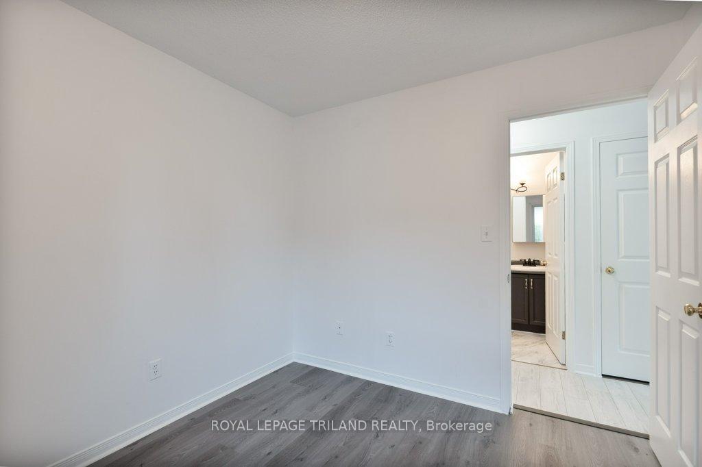 Photo 17 of 23 Steele Street, St. Thomas — HOMEH
