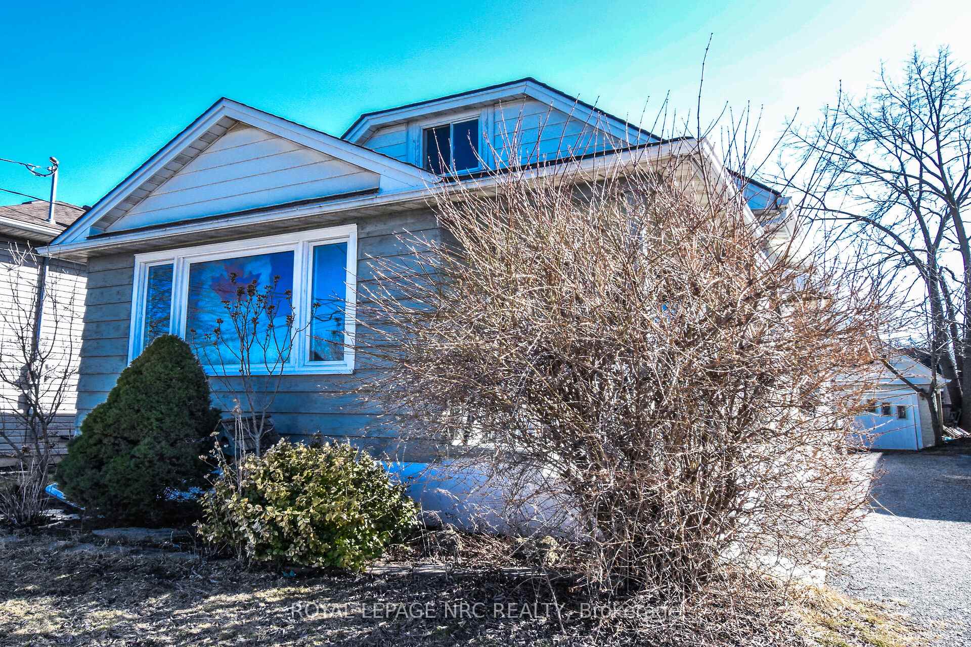 Front of 110 Eastchester Avenue