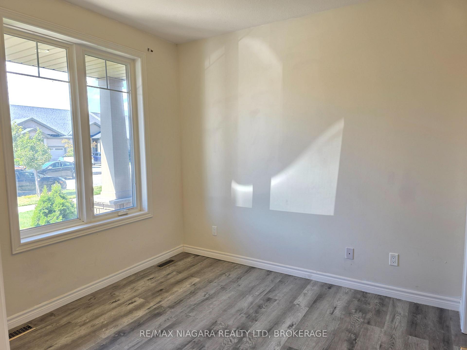 Photo 4 of 24 Ellis Avenue, St. Catharines, Oakdale — HOMEH