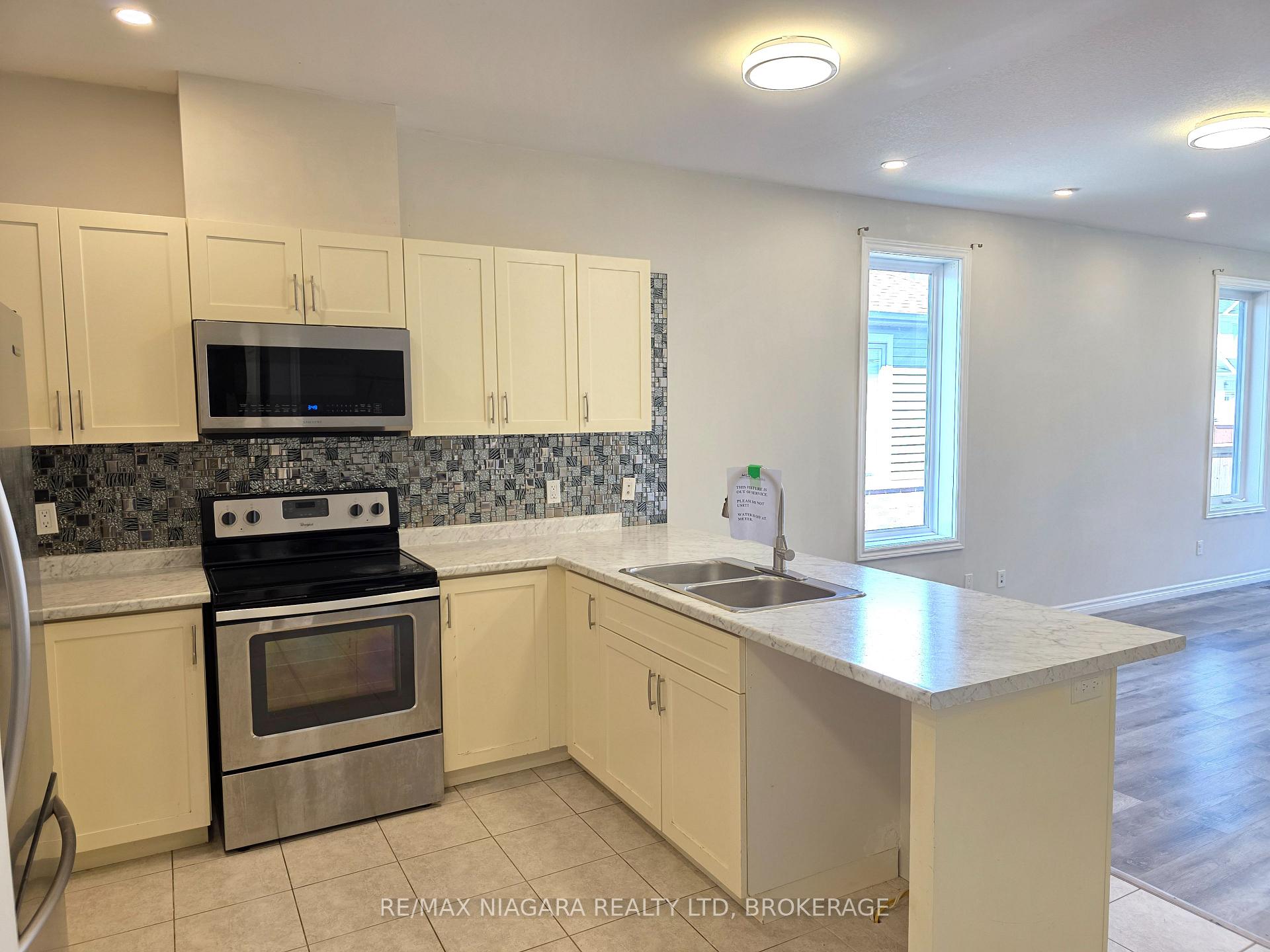 Photo 8 of 24 Ellis Avenue, St. Catharines, Oakdale — HOMEH