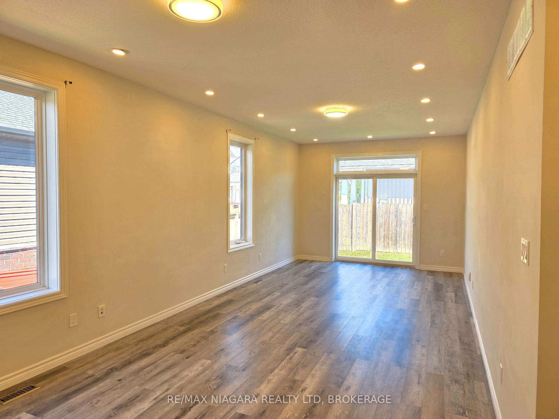 Photo 10 of 24 Ellis Avenue, St. Catharines, Oakdale — HOMEH