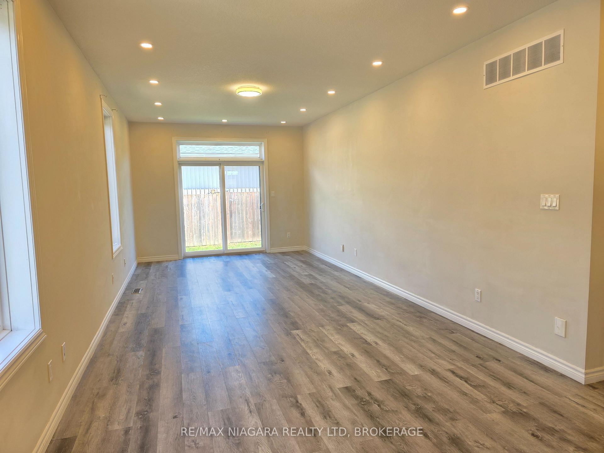 Photo 11 of 24 Ellis Avenue, St. Catharines, Oakdale — HOMEH