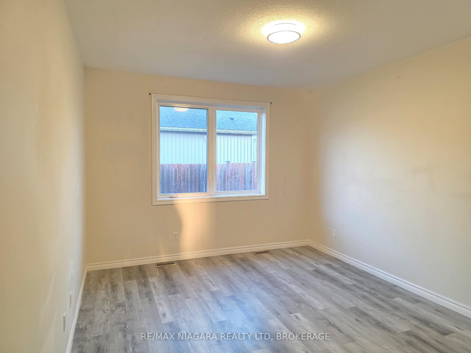 Photo 14 of 24 Ellis Avenue, St. Catharines, Oakdale — HOMEH