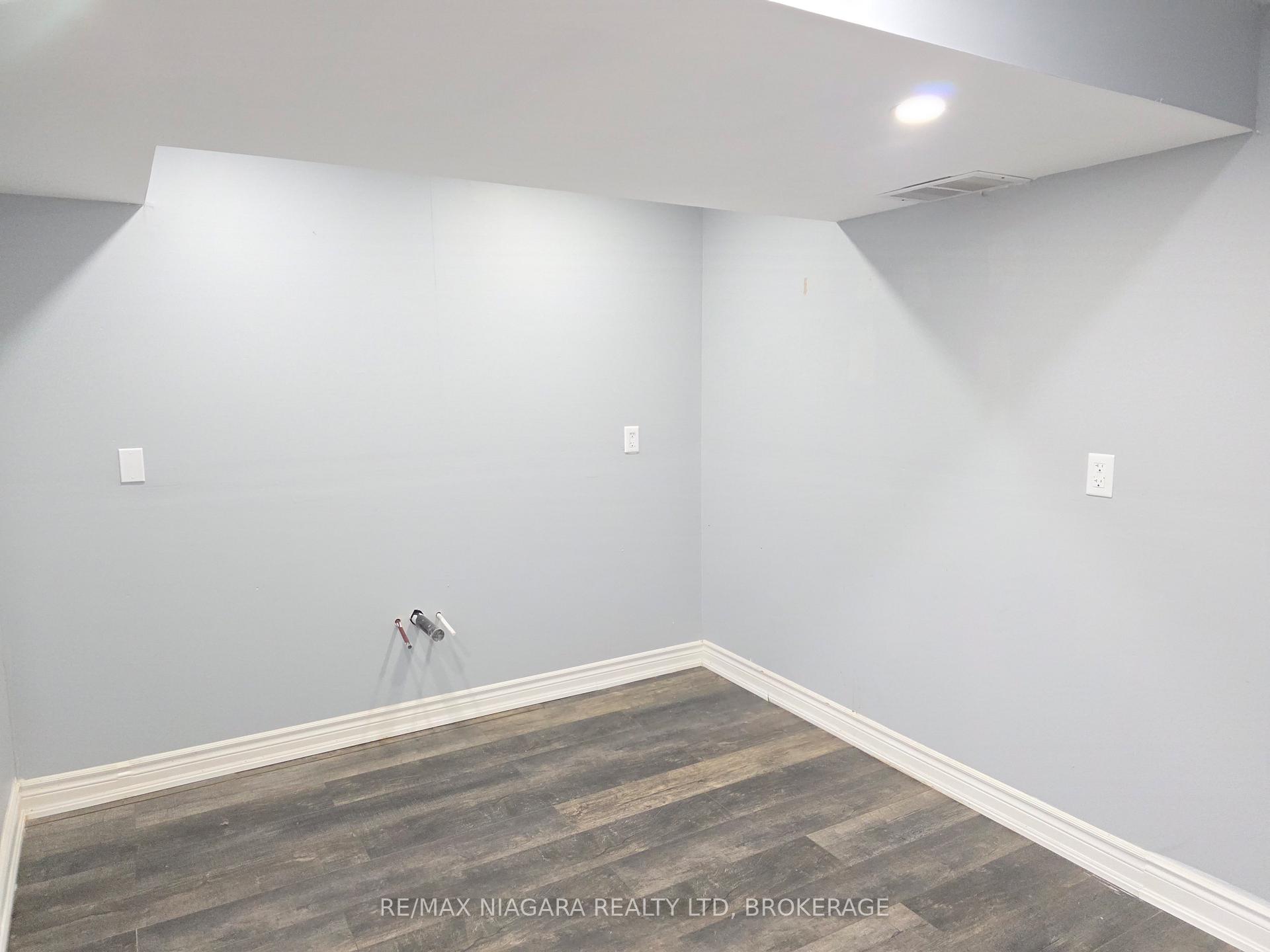 Photo 20 of 24 Ellis Avenue, St. Catharines, Oakdale — HOMEH