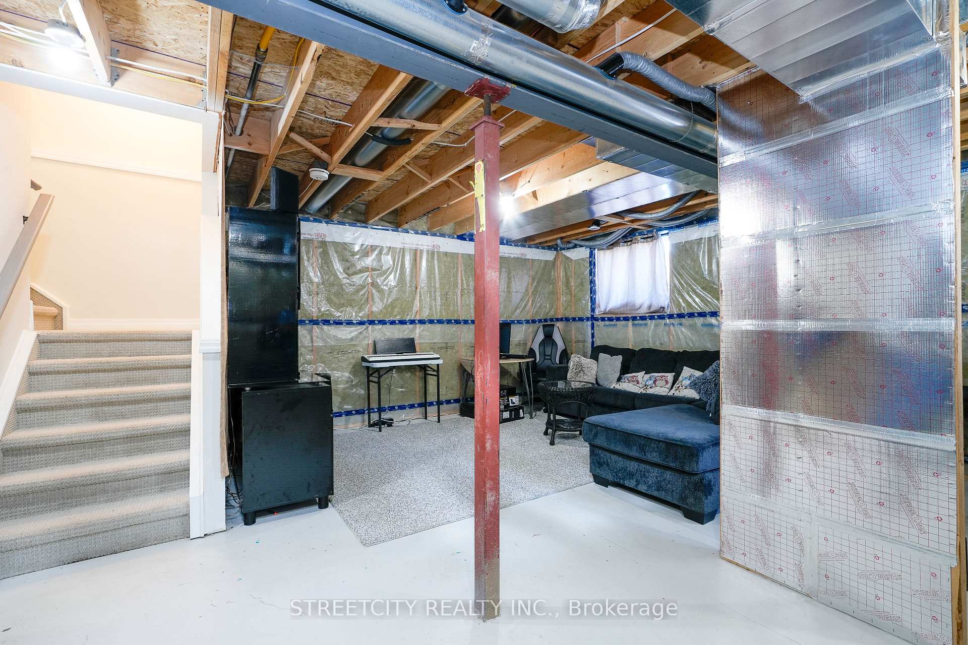 Photo 21 of 58 Honey Bend Street E, St. Thomas — HOMEH