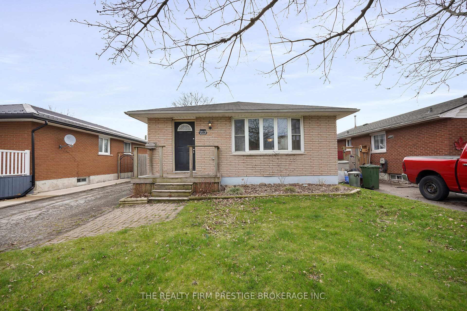 Photo 2 of 213 Highview Drive, St. Thomas — HOMEH