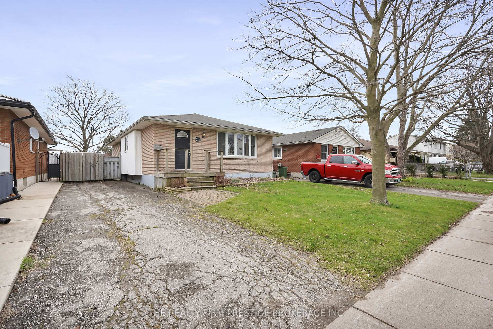 Photo 3 of 213 Highview Drive, St. Thomas — HOMEH
