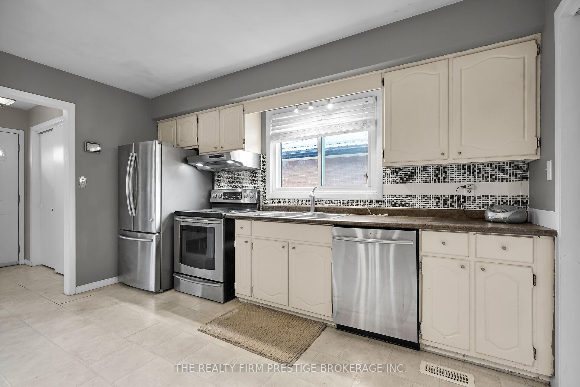 Photo 15 of 213 Highview Drive, St. Thomas — HOMEH