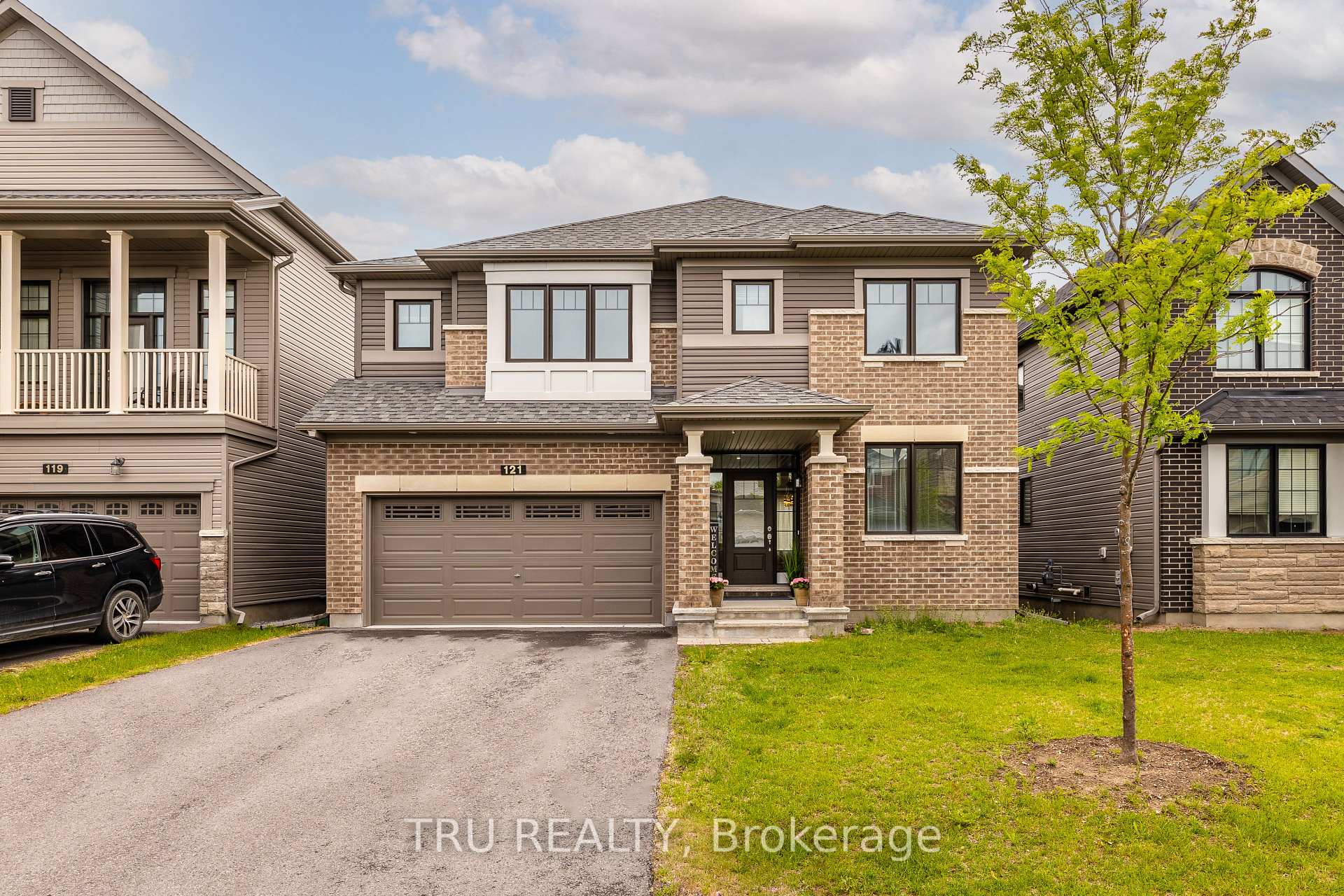 Photo 2 of 121 Discovery Crescent, Ottawa, Stittsville (North) — HOMEH