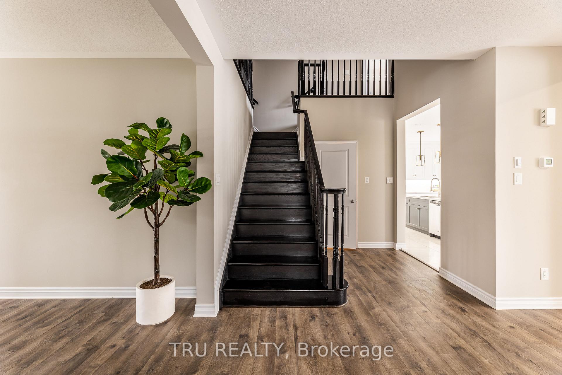 Photo 5 of 121 Discovery Crescent, Ottawa, Stittsville (North) — HOMEH