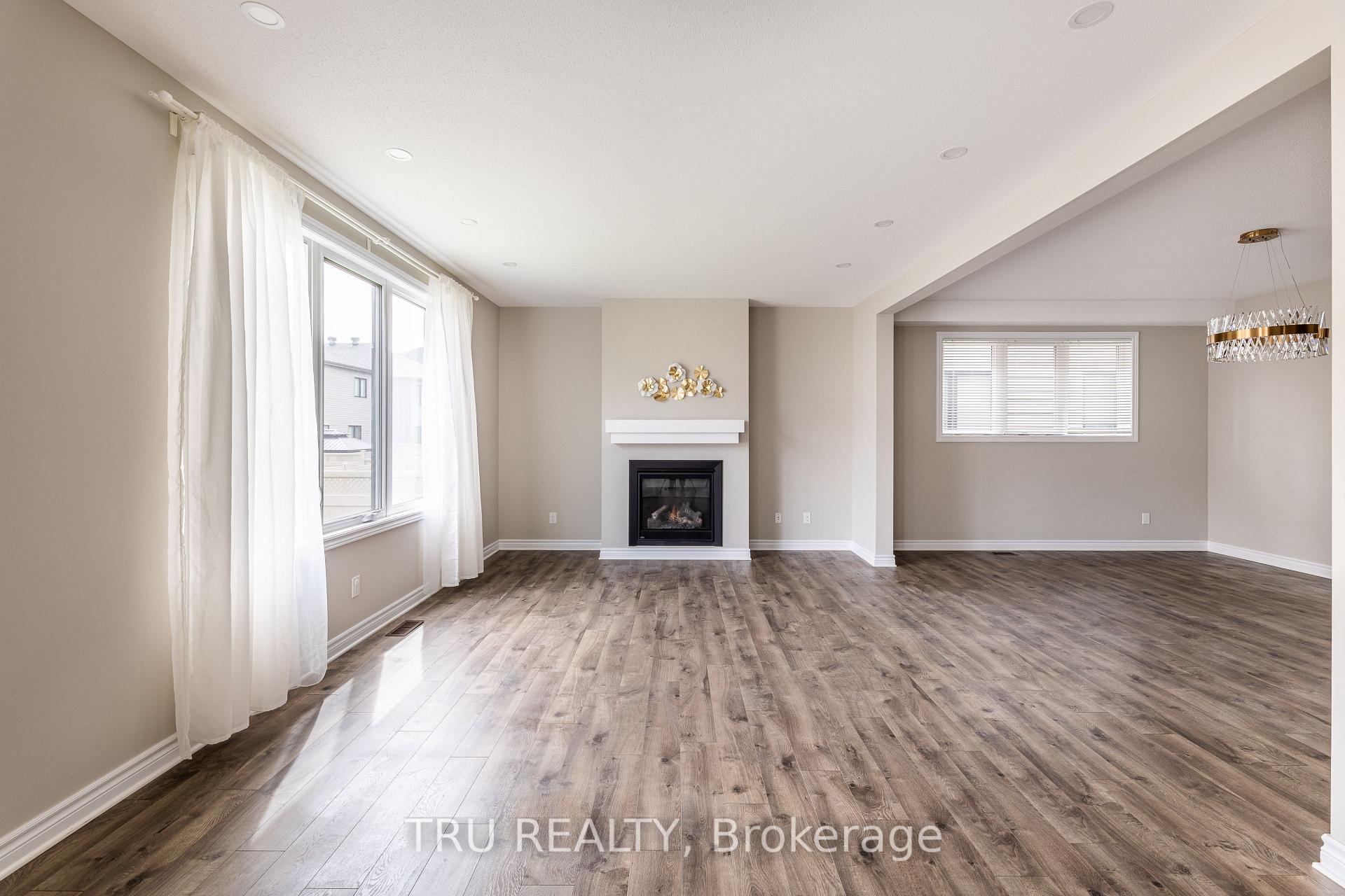 Photo 10 of 121 Discovery Crescent, Ottawa, Stittsville (North) — HOMEH