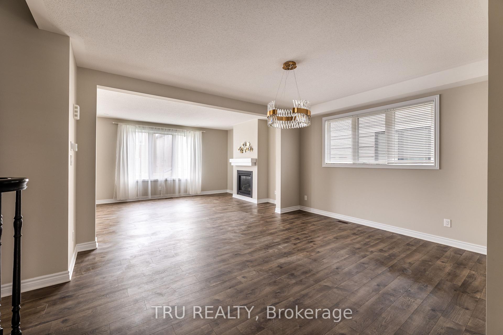 Photo 11 of 121 Discovery Crescent, Ottawa, Stittsville (North) — HOMEH
