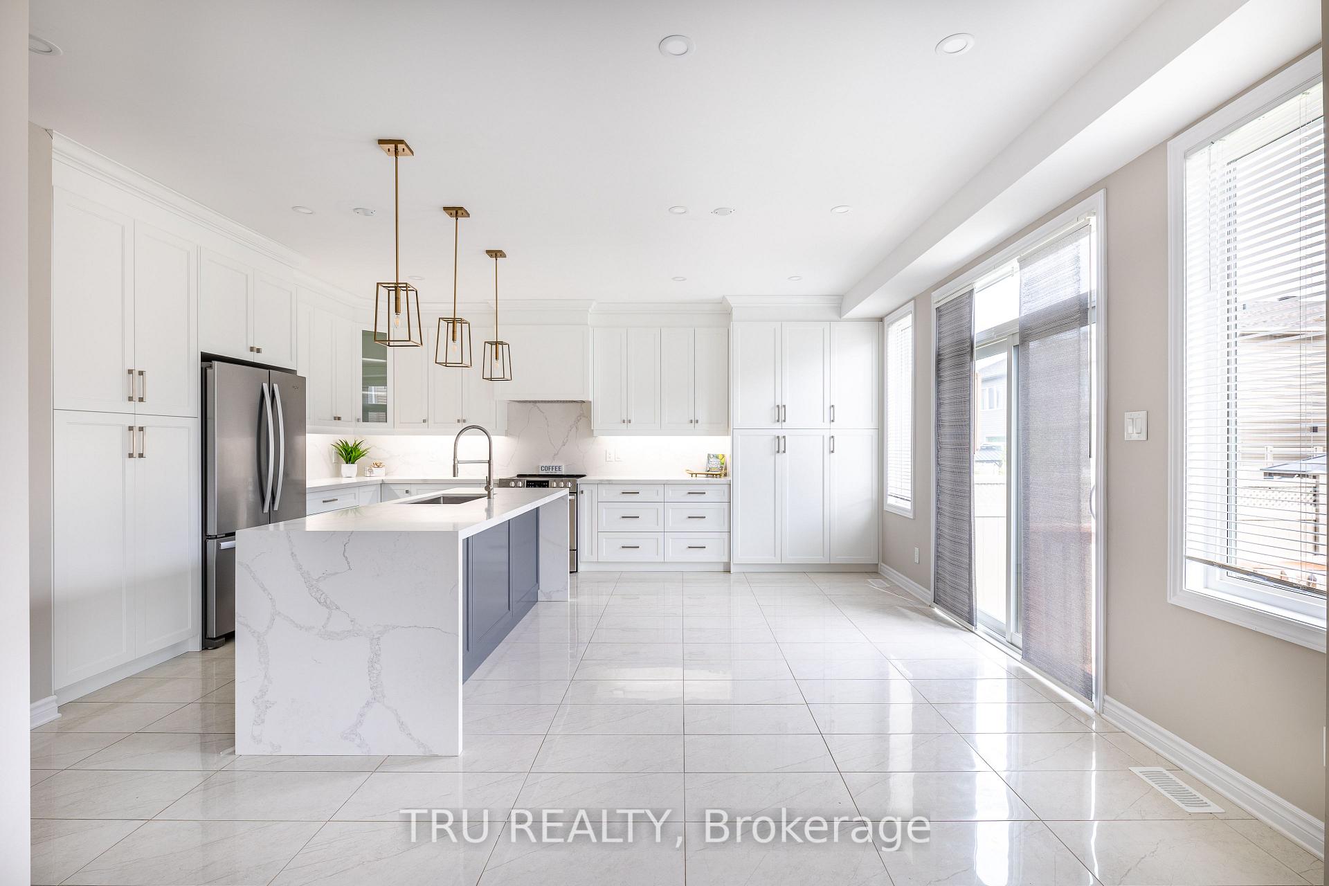 Photo 13 of 121 Discovery Crescent, Ottawa, Stittsville (North) — HOMEH