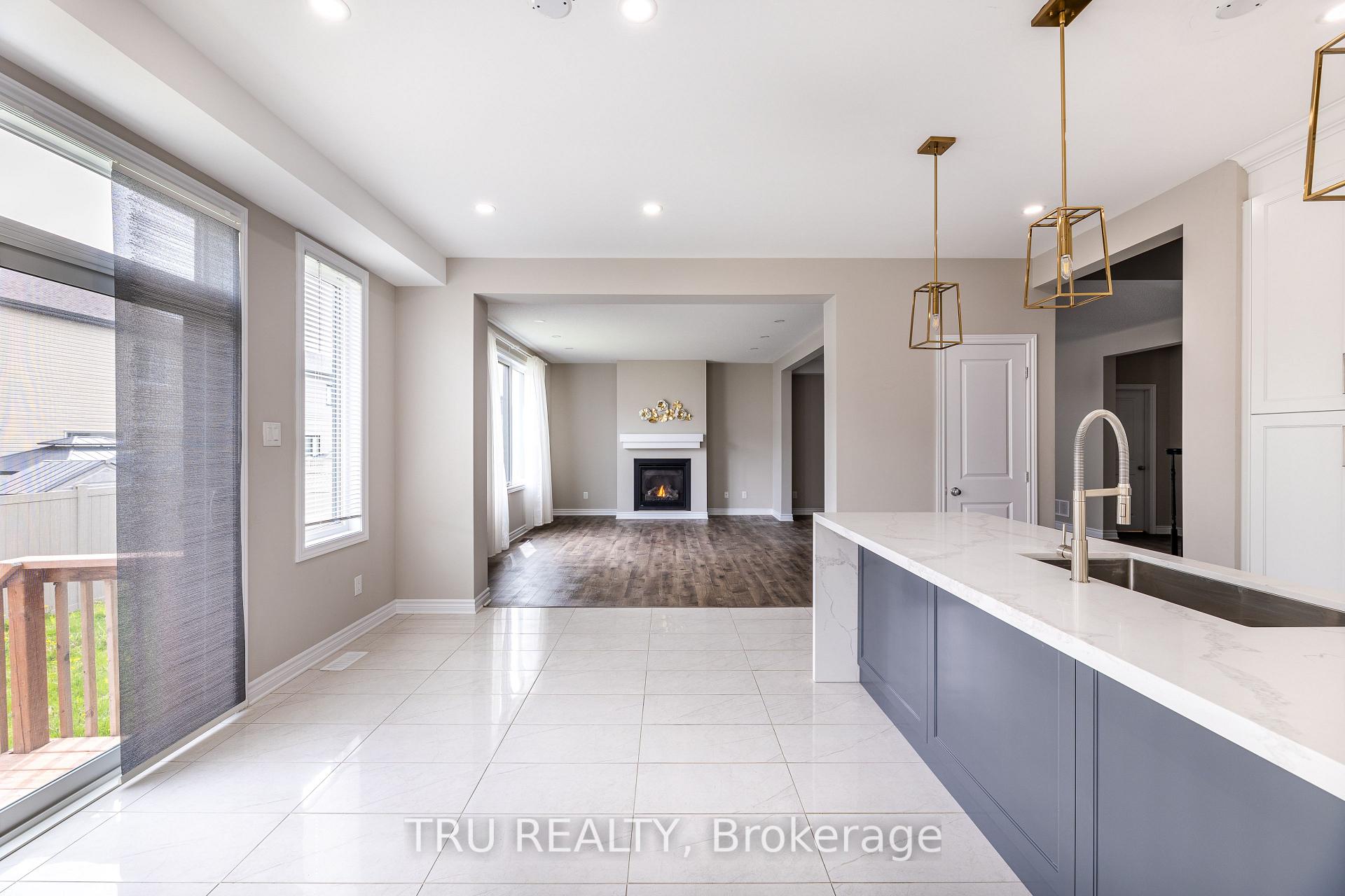 Photo 14 of 121 Discovery Crescent, Ottawa, Stittsville (North) — HOMEH