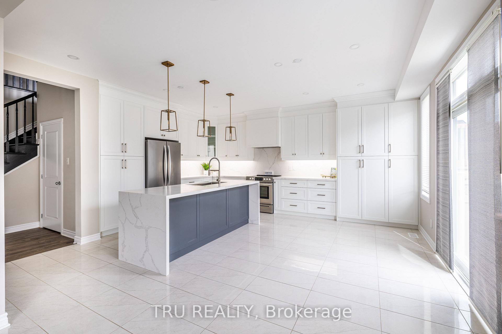 Photo 16 of 121 Discovery Crescent, Ottawa, Stittsville (North) — HOMEH