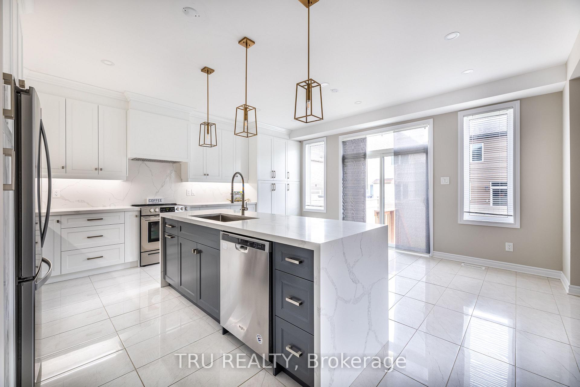 Photo 18 of 121 Discovery Crescent, Ottawa, Stittsville (North) — HOMEH