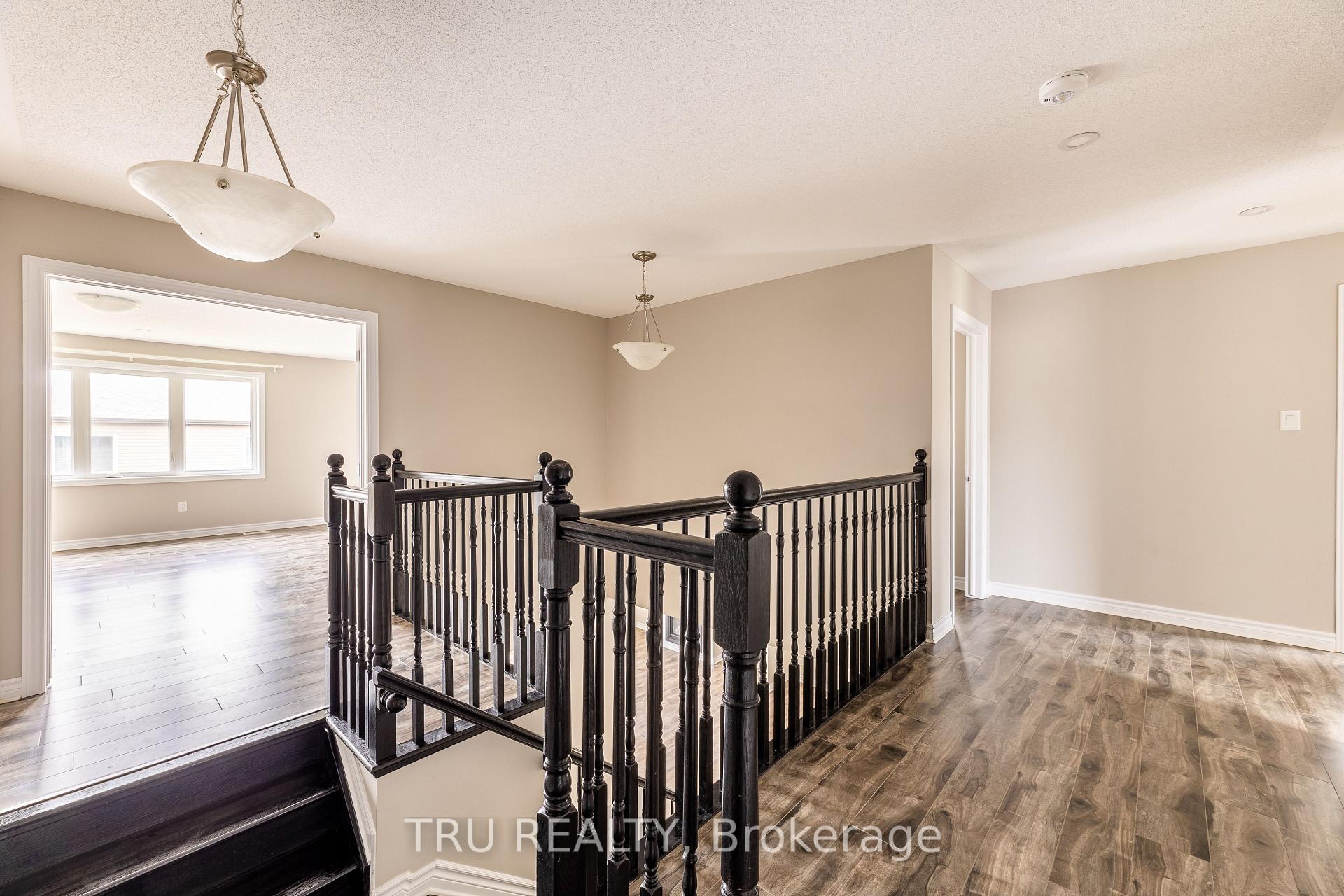Photo 21 of 121 Discovery Crescent, Ottawa, Stittsville (North) — HOMEH
