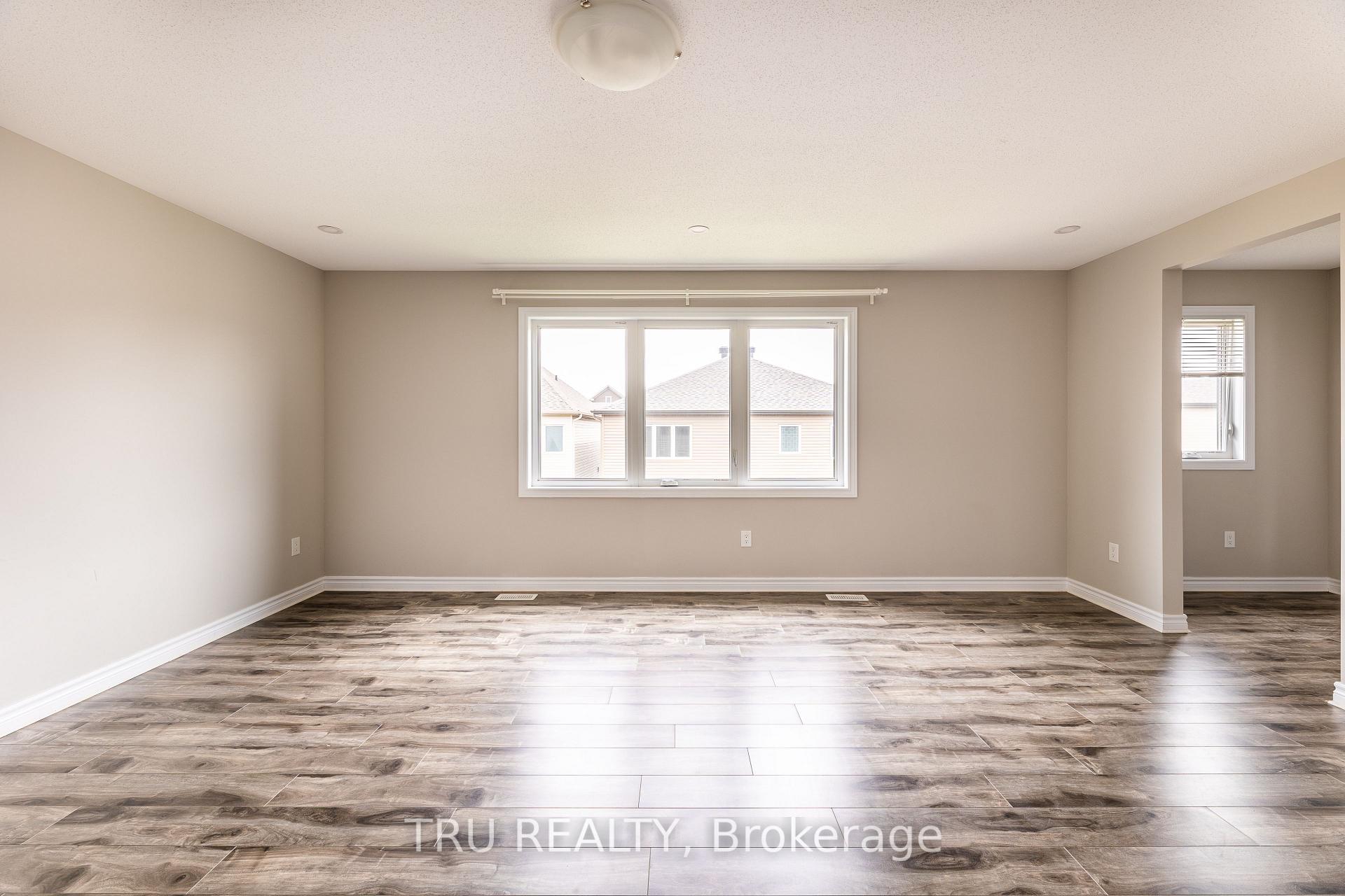 Photo 24 of 121 Discovery Crescent, Ottawa, Stittsville (North) — HOMEH