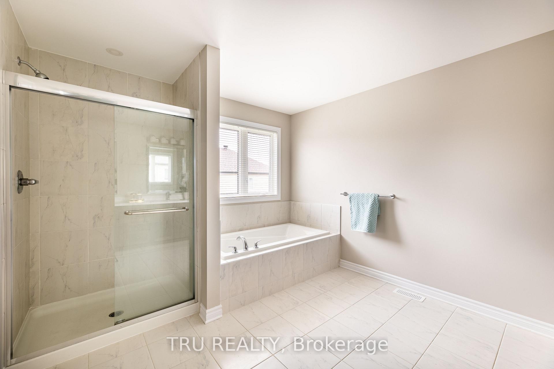 Photo 26 of 121 Discovery Crescent, Ottawa, Stittsville (North) — HOMEH