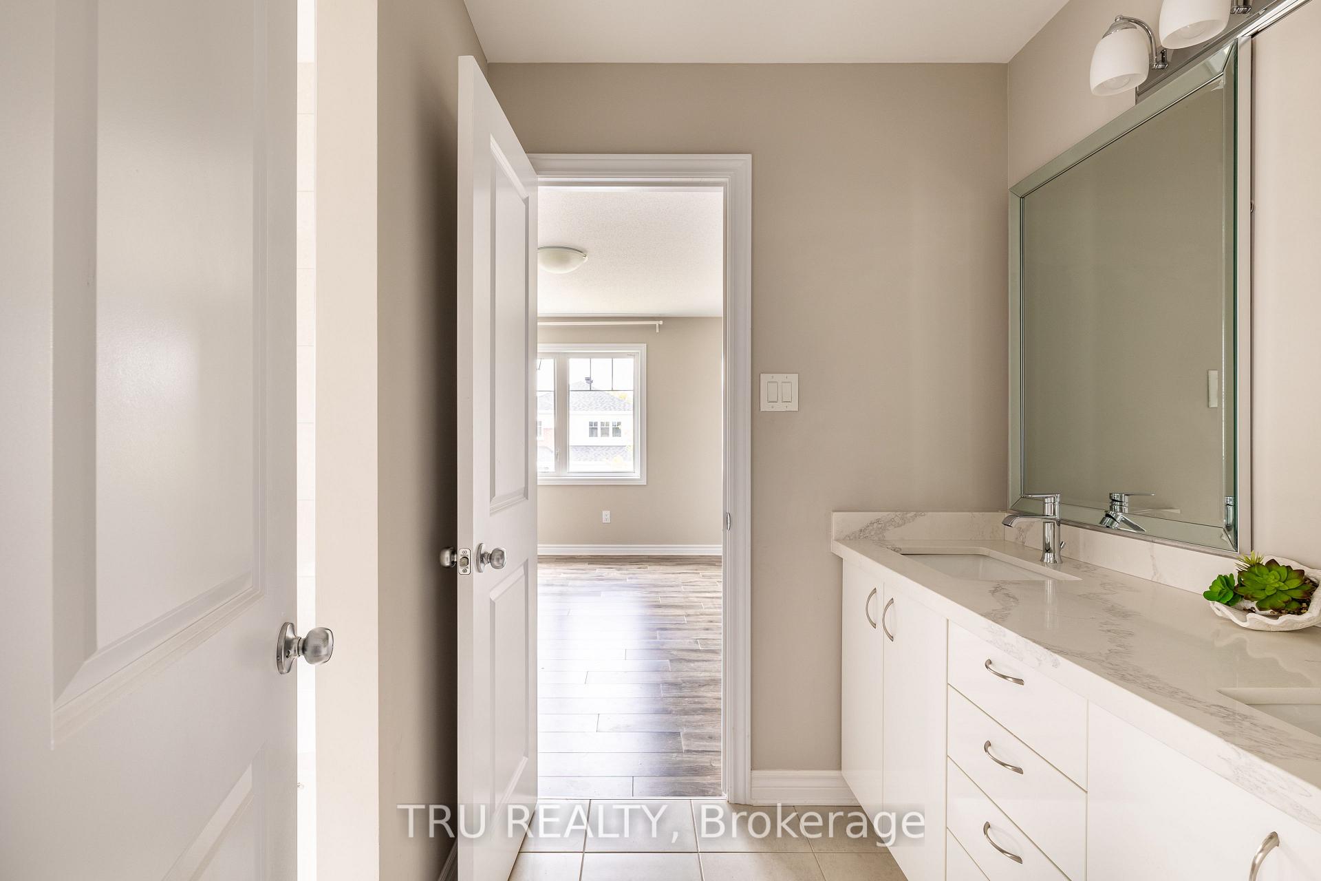 Photo 32 of 121 Discovery Crescent, Ottawa, Stittsville (North) — HOMEH