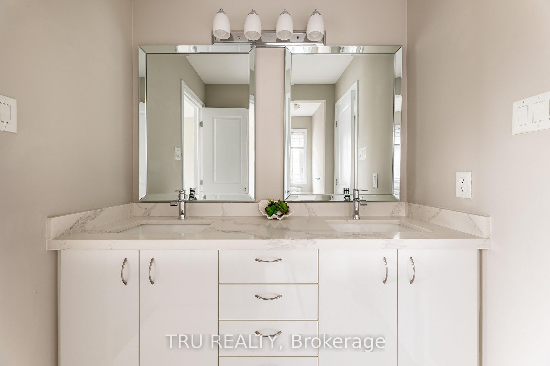 Photo 34 of 121 Discovery Crescent, Ottawa, Stittsville (North) — HOMEH