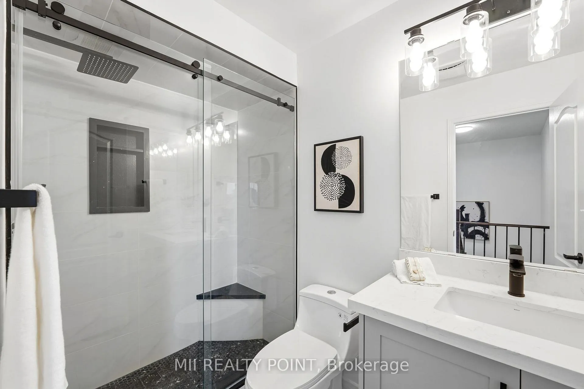 Photo 29 of 84 John Matthews Crescent, Clarington, Courtice — HOMEH