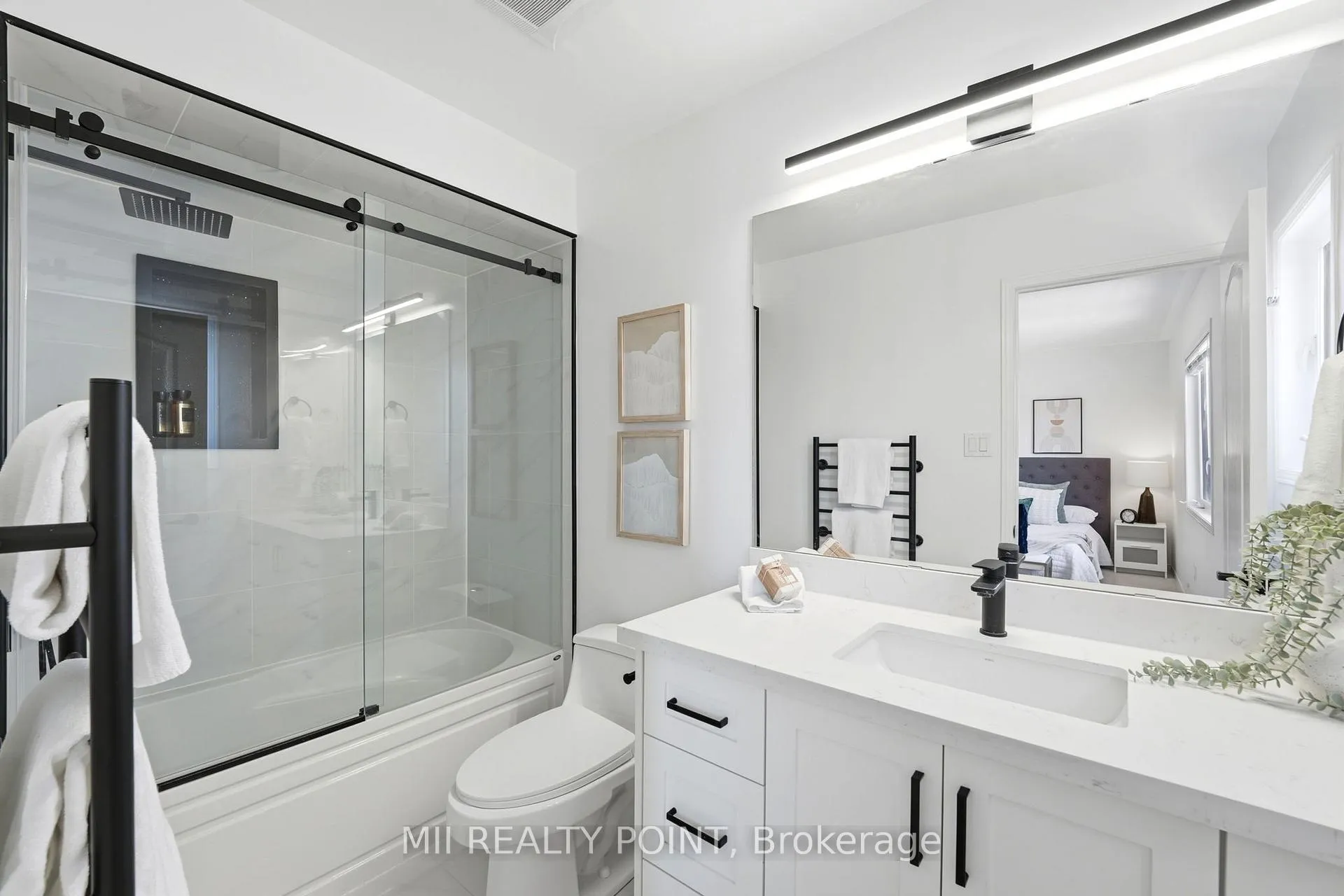 Photo 30 of 84 John Matthews Crescent, Clarington, Courtice — HOMEH