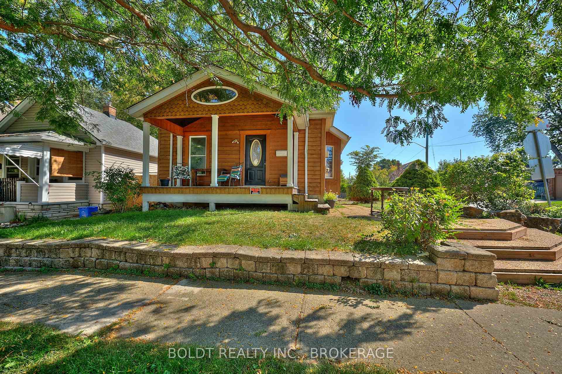 Photo 1 of 20 Grantham Avenue S, St. Catharines, E. Chester — HOMEH