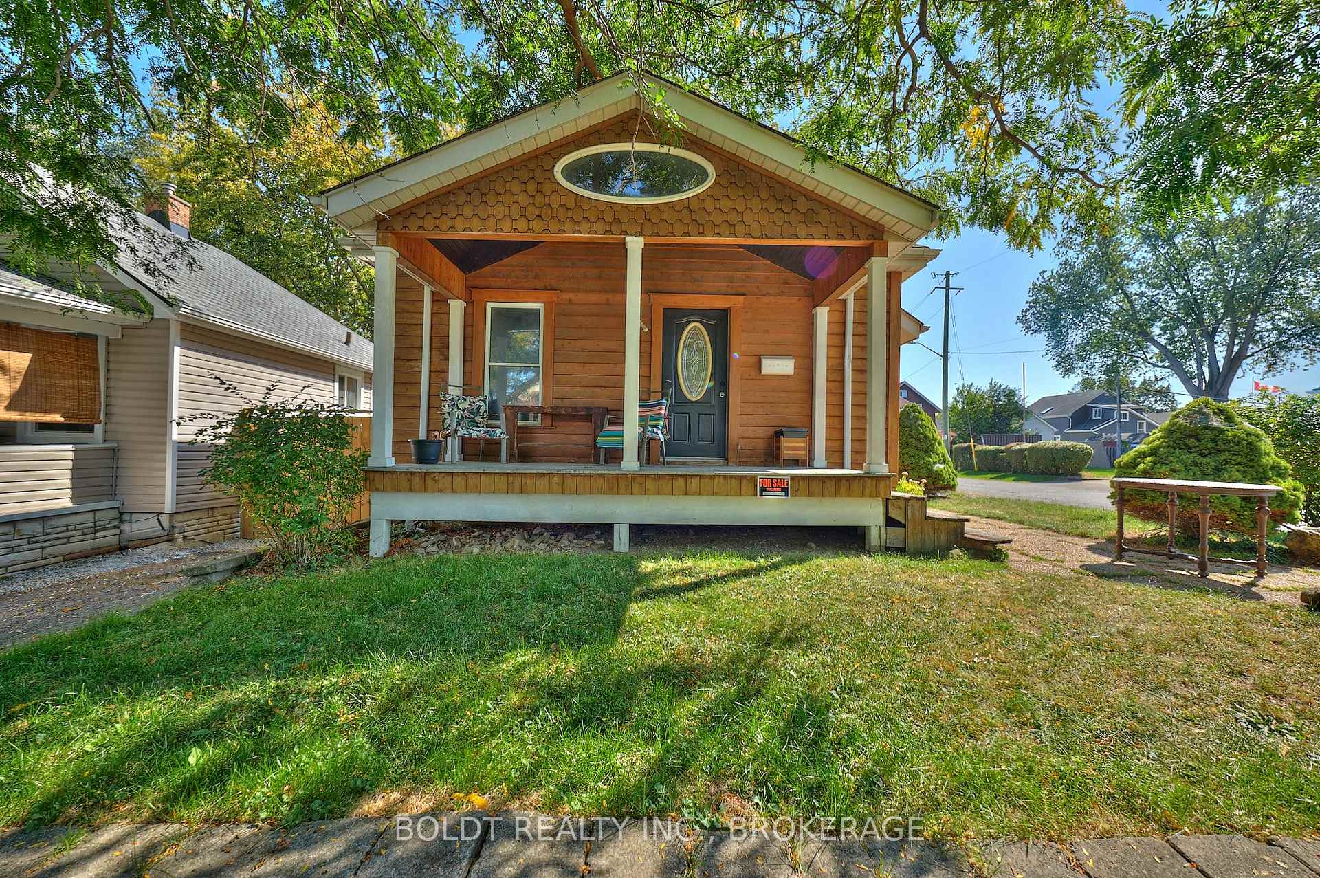 Photo 3 of 20 Grantham Avenue S, St. Catharines, E. Chester — HOMEH