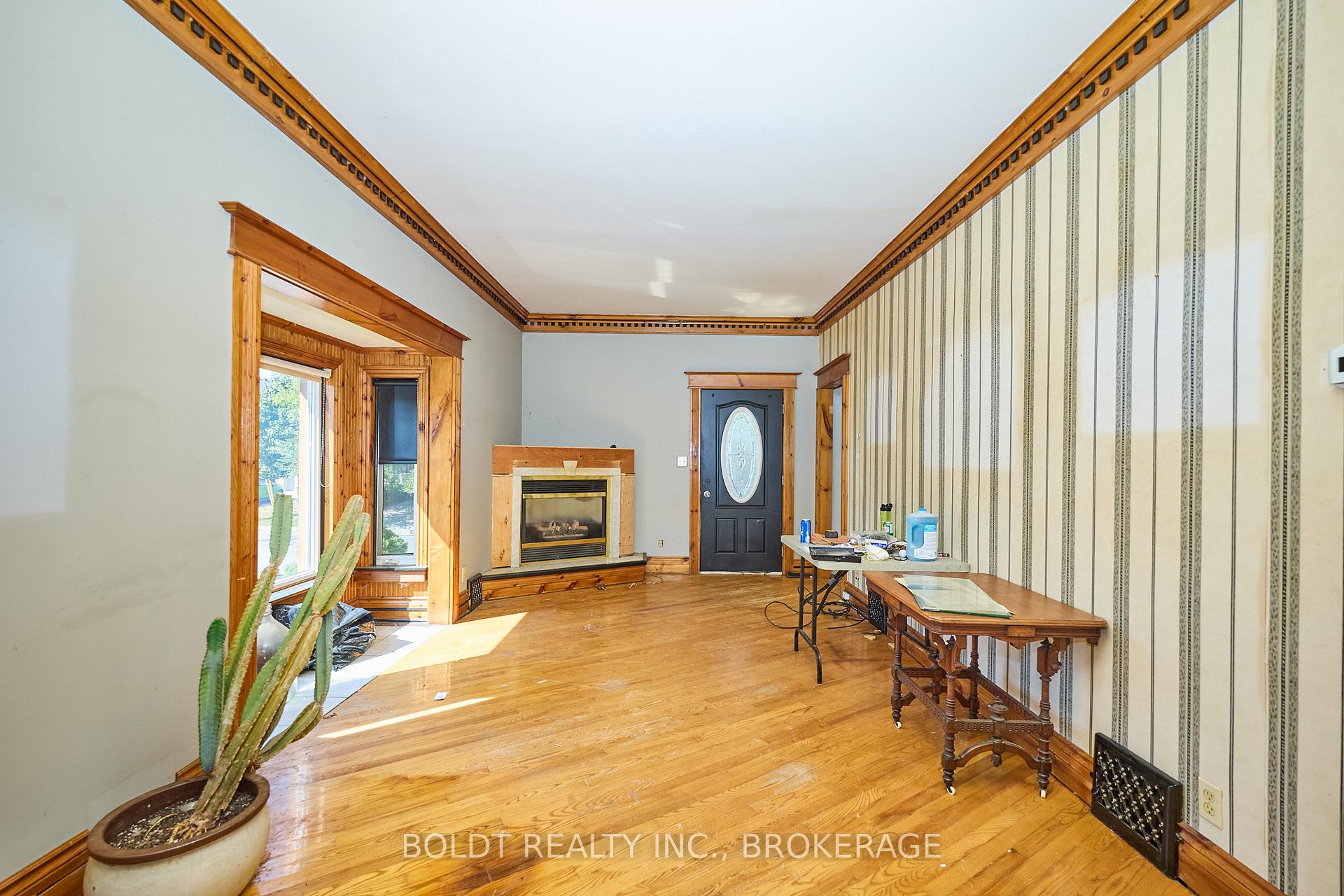 Photo 5 of 20 Grantham Avenue S, St. Catharines, E. Chester — HOMEH