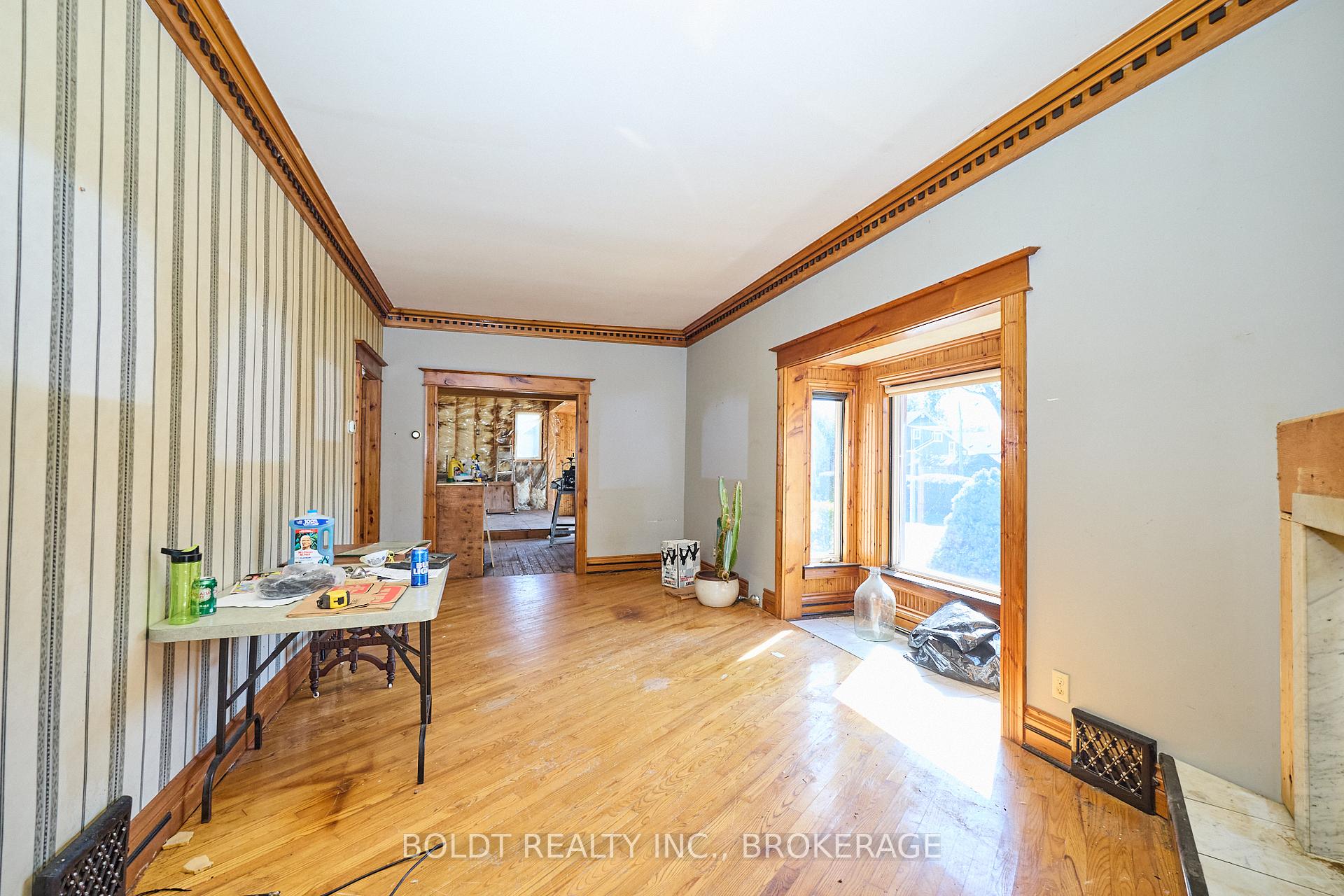 Photo 6 of 20 Grantham Avenue S, St. Catharines, E. Chester — HOMEH