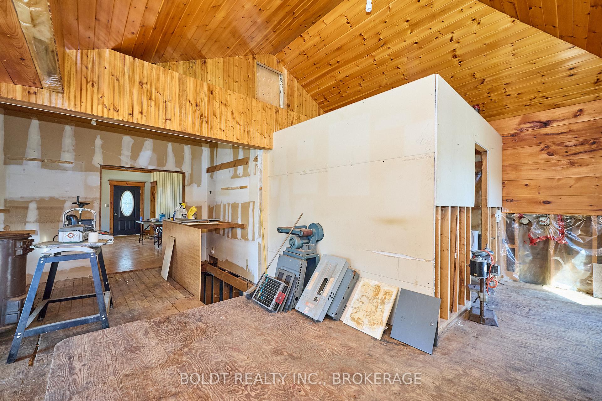 Photo 7 of 20 Grantham Avenue S, St. Catharines, E. Chester — HOMEH