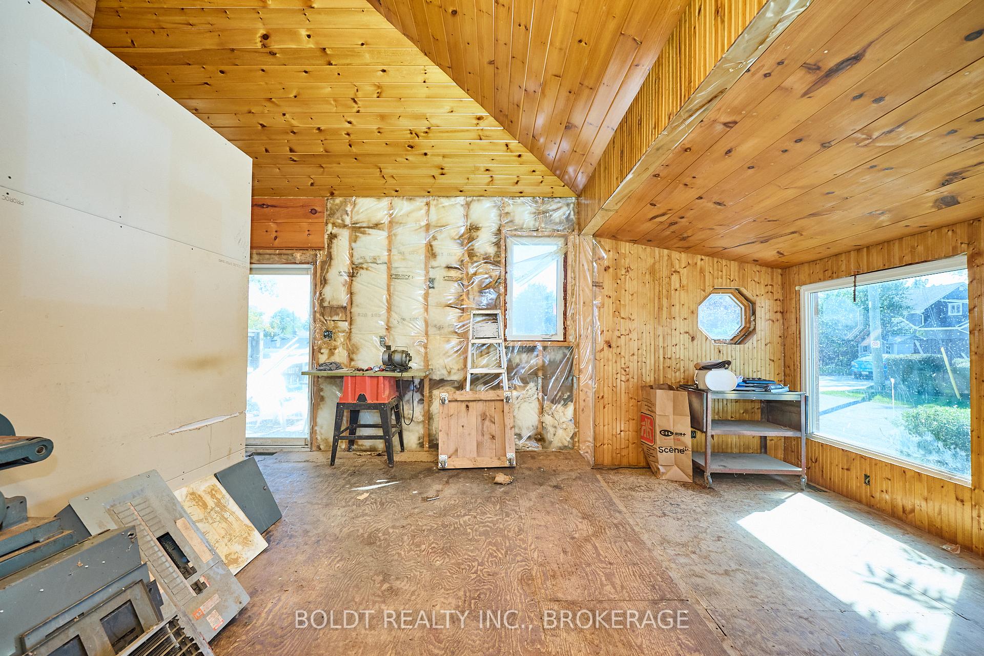 Photo 8 of 20 Grantham Avenue S, St. Catharines, E. Chester — HOMEH