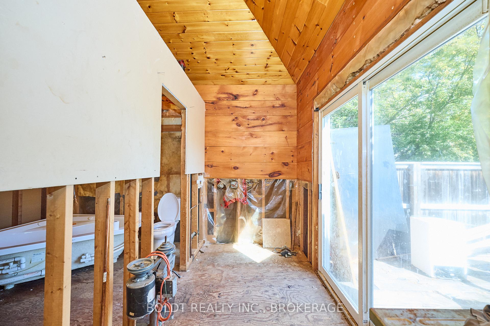 Photo 9 of 20 Grantham Avenue S, St. Catharines, E. Chester — HOMEH