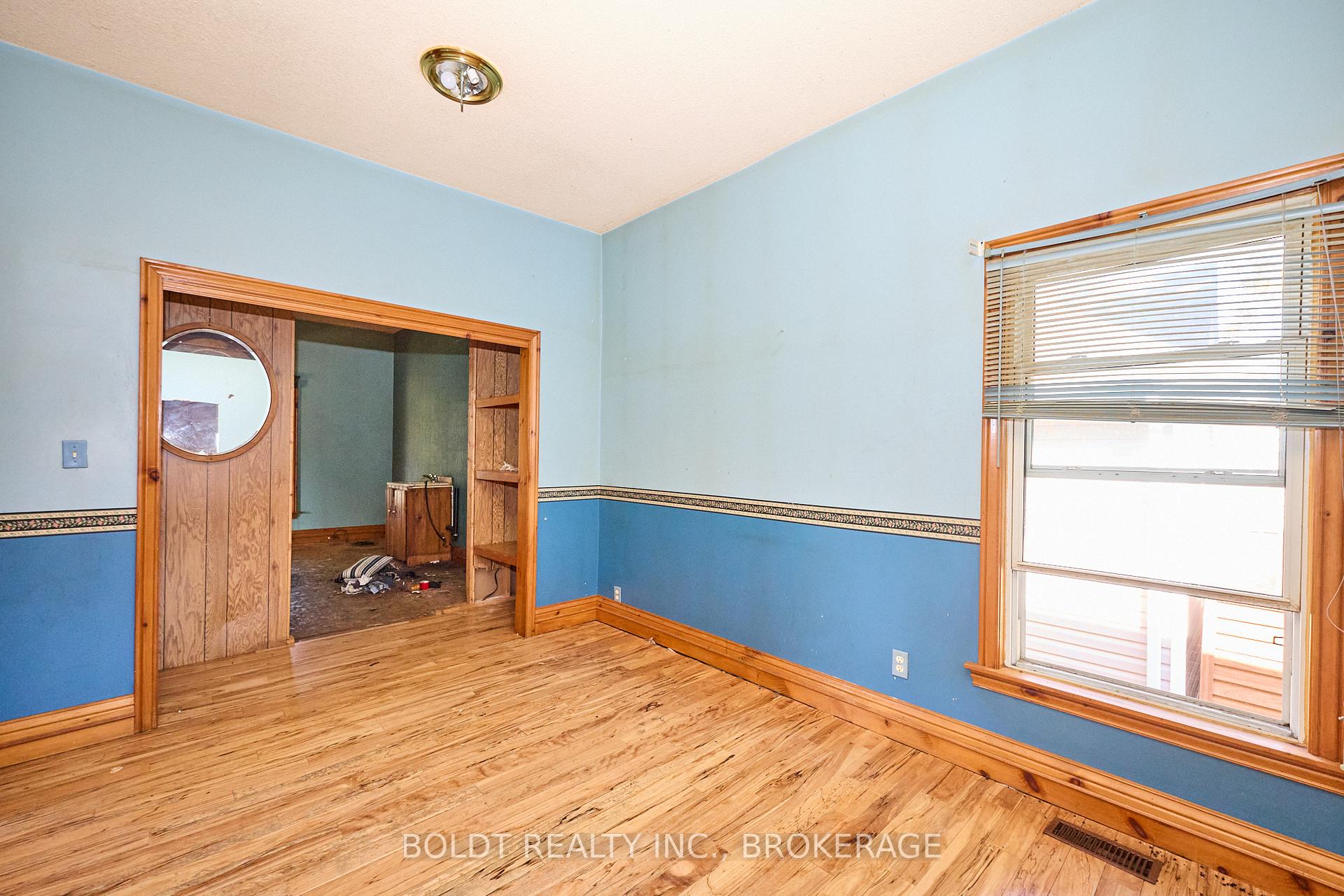 Photo 10 of 20 Grantham Avenue S, St. Catharines, E. Chester — HOMEH
